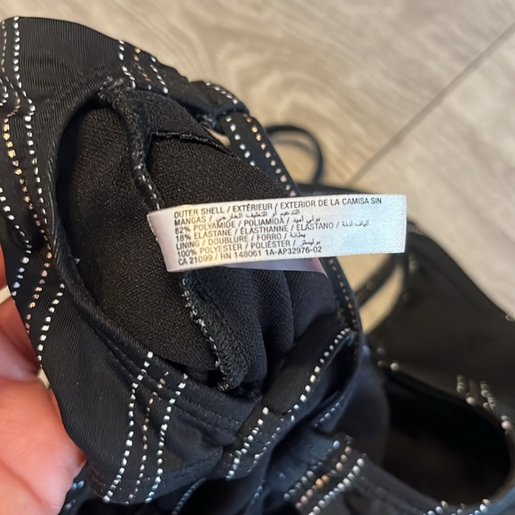 Swimsuit - Picture 8 of 9